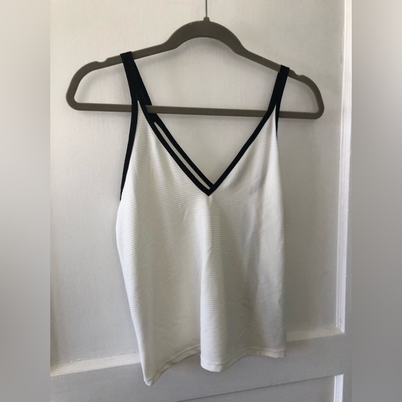 Brand new cute tank top - Picture 3 of 3